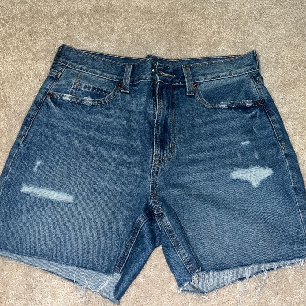 Old navy slouchy straight high rise shorts in a size 4.